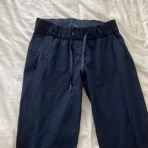 Lululemon pants - navy - size 4 - no longer sold - very gently worn